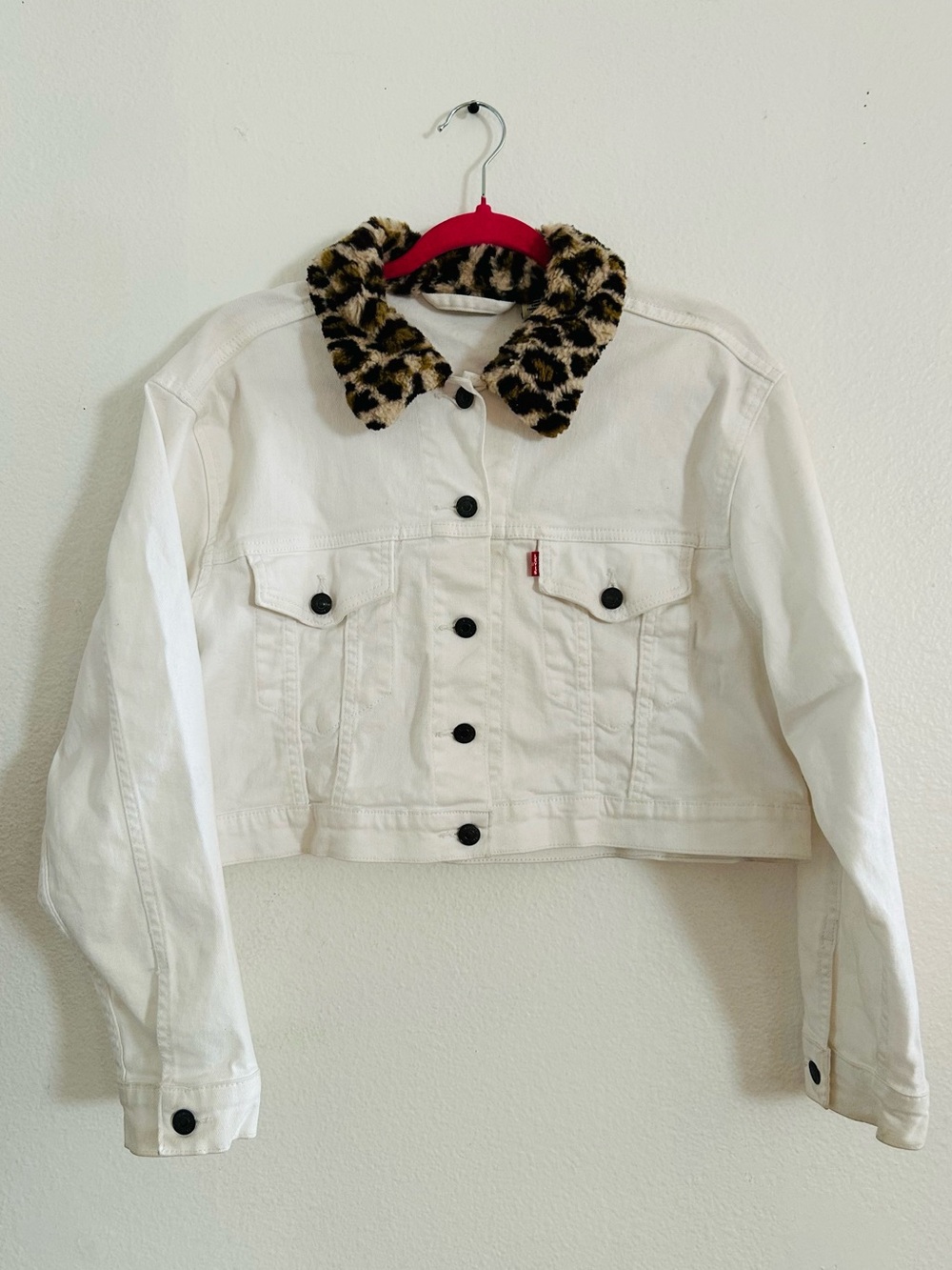 Levi's White Denim Cropped Jacket with Leopard-Print Faux Fur Collar